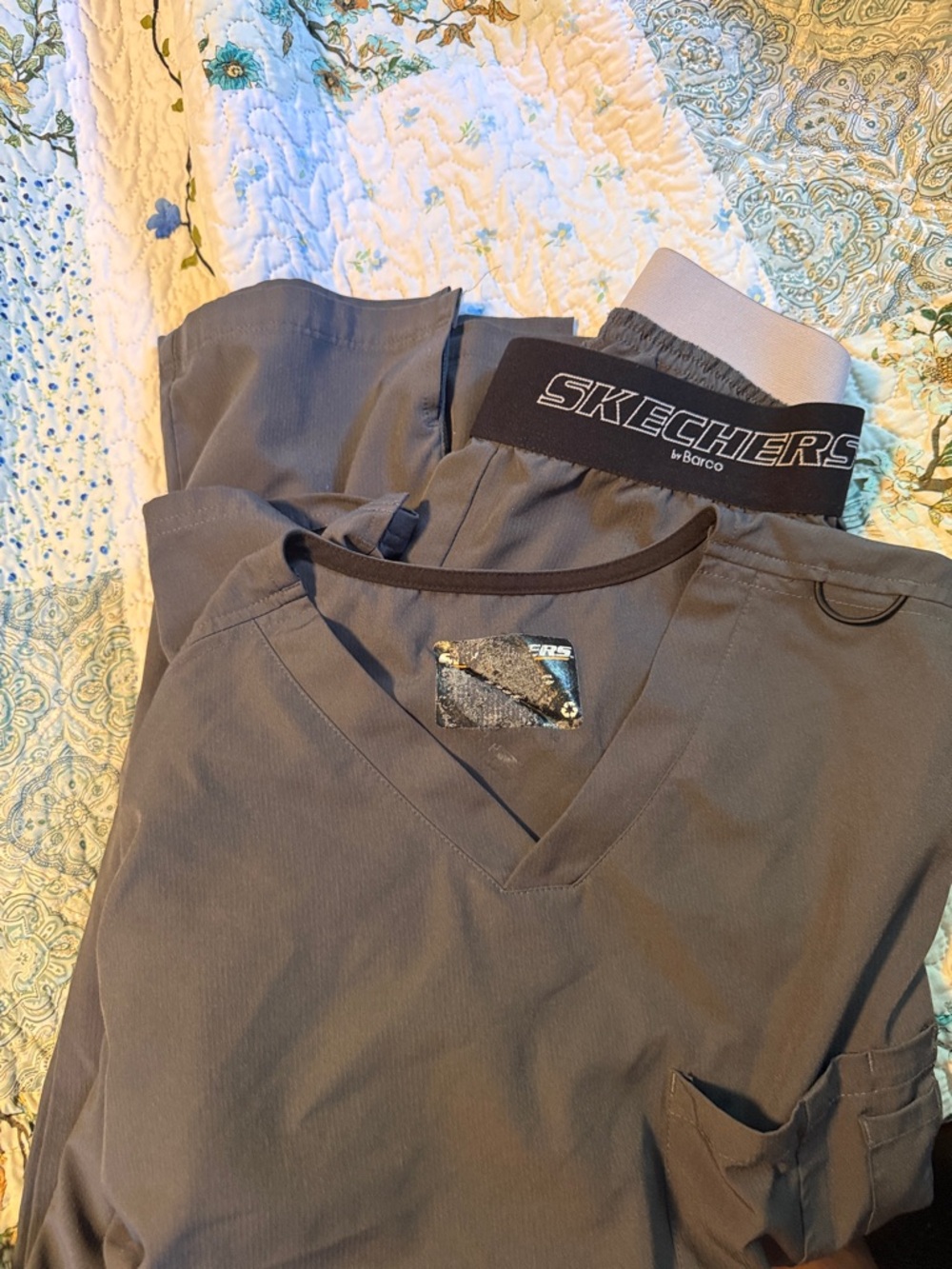 Skechers Charcoal Gray V‑Neck Scrub Top
